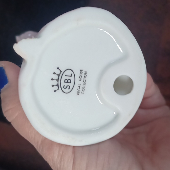 Regal house collection girl with bunny te ddy vintage collectable porcelain. - Picture 3 of 3